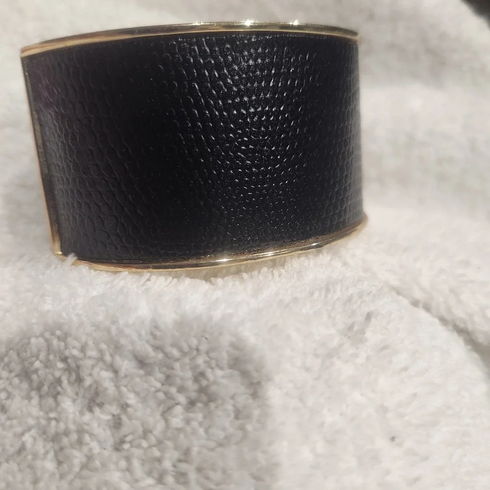 Gold Tone Rhinestone‎ Butterfly Black Faux Leather Inlay Hinge Cuff Bracelet